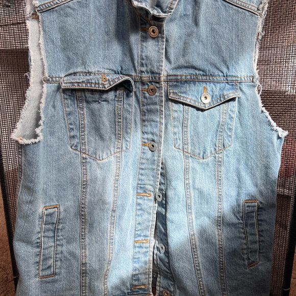 Frank & Oak Denim Vest. - Picture 3 of 6
